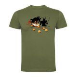 Camiseta Goku jugando al billar con las bolas de dragón